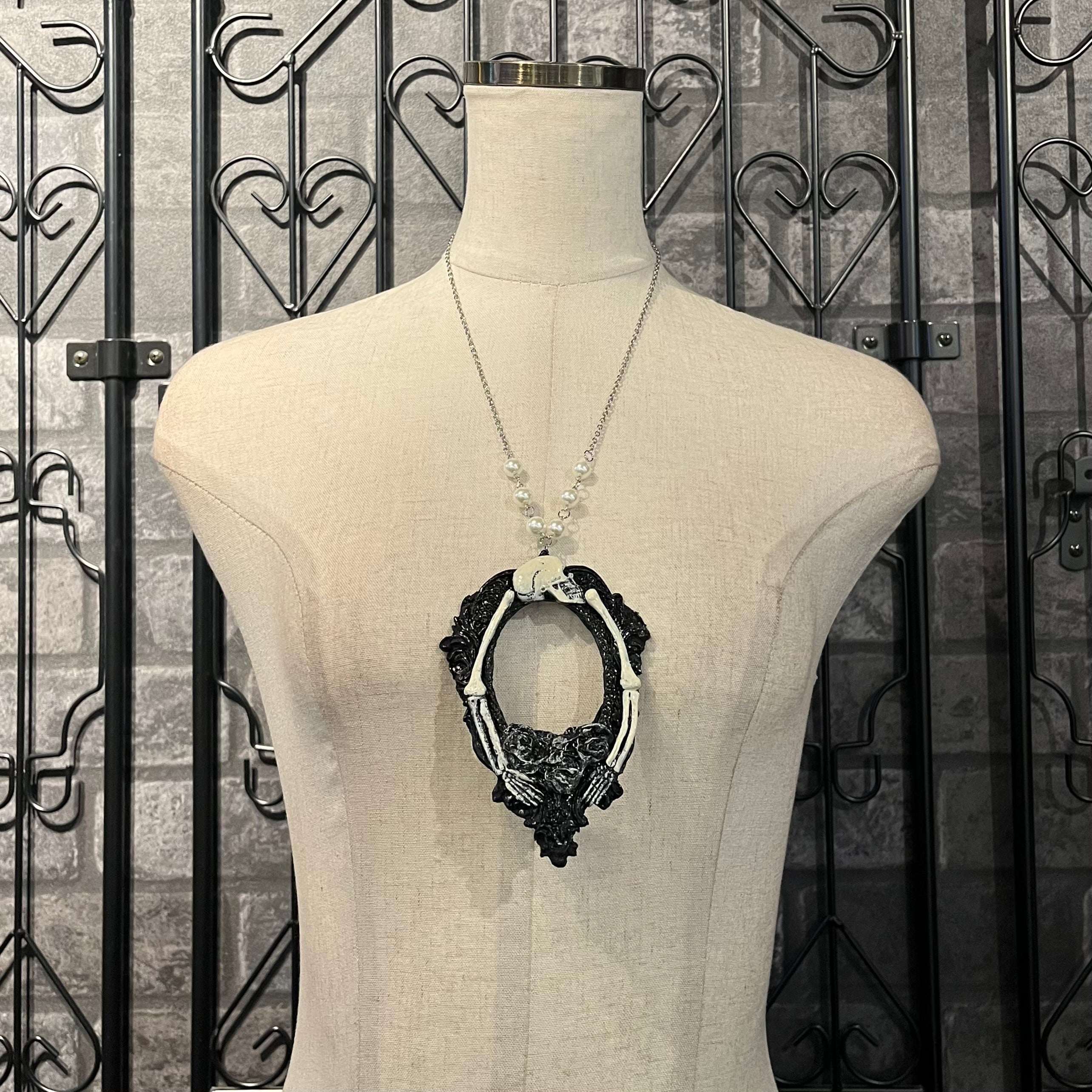 [Boo!Dodo] Necklace that decorates the body of someone who has died