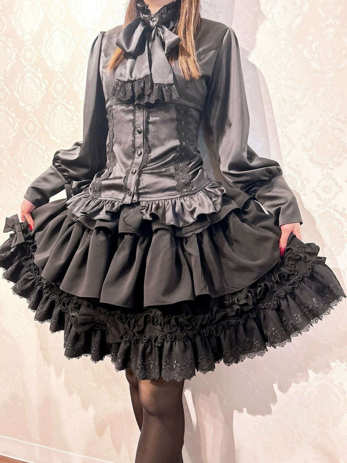 【ATELIER PIERROT】　Classical Duchess Ribbon Blouse　ホワイト/ボルドー/ネイビー/ブラック