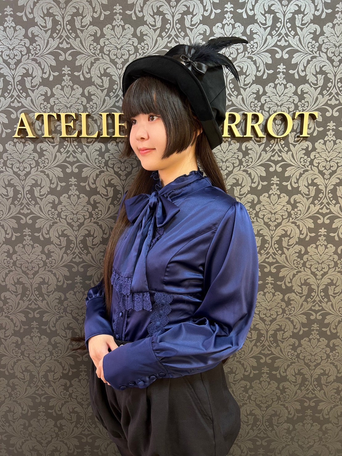 【ATELIER PIERROT】　Classical Duchess Ribbon Blouse　ホワイト/ボルドー/ネイビー/ブラック