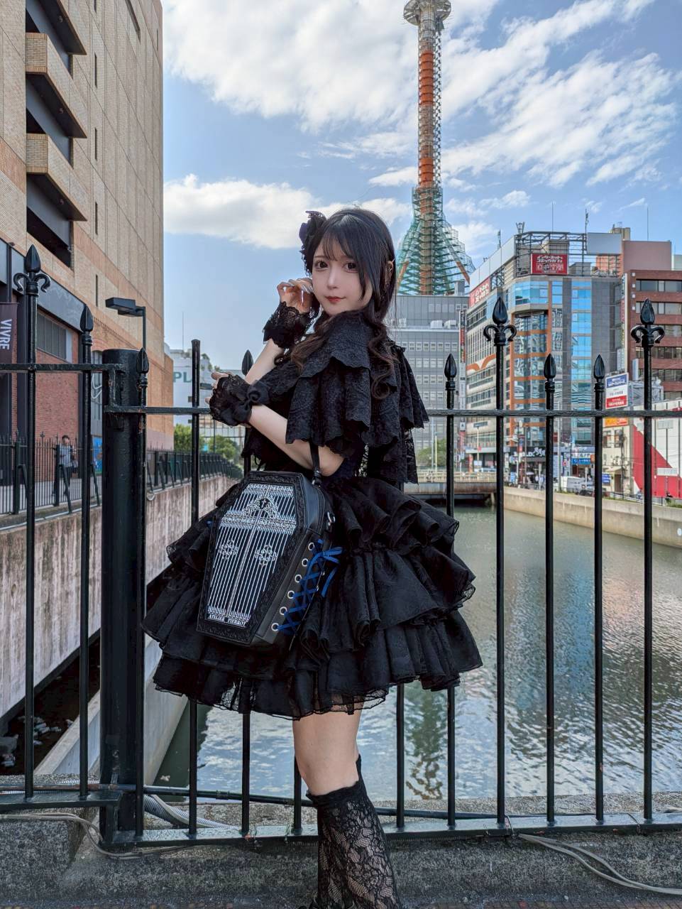 【ATELIER PIERROT】　Chantilly Lace Capelet 　ホワイト/ブラック