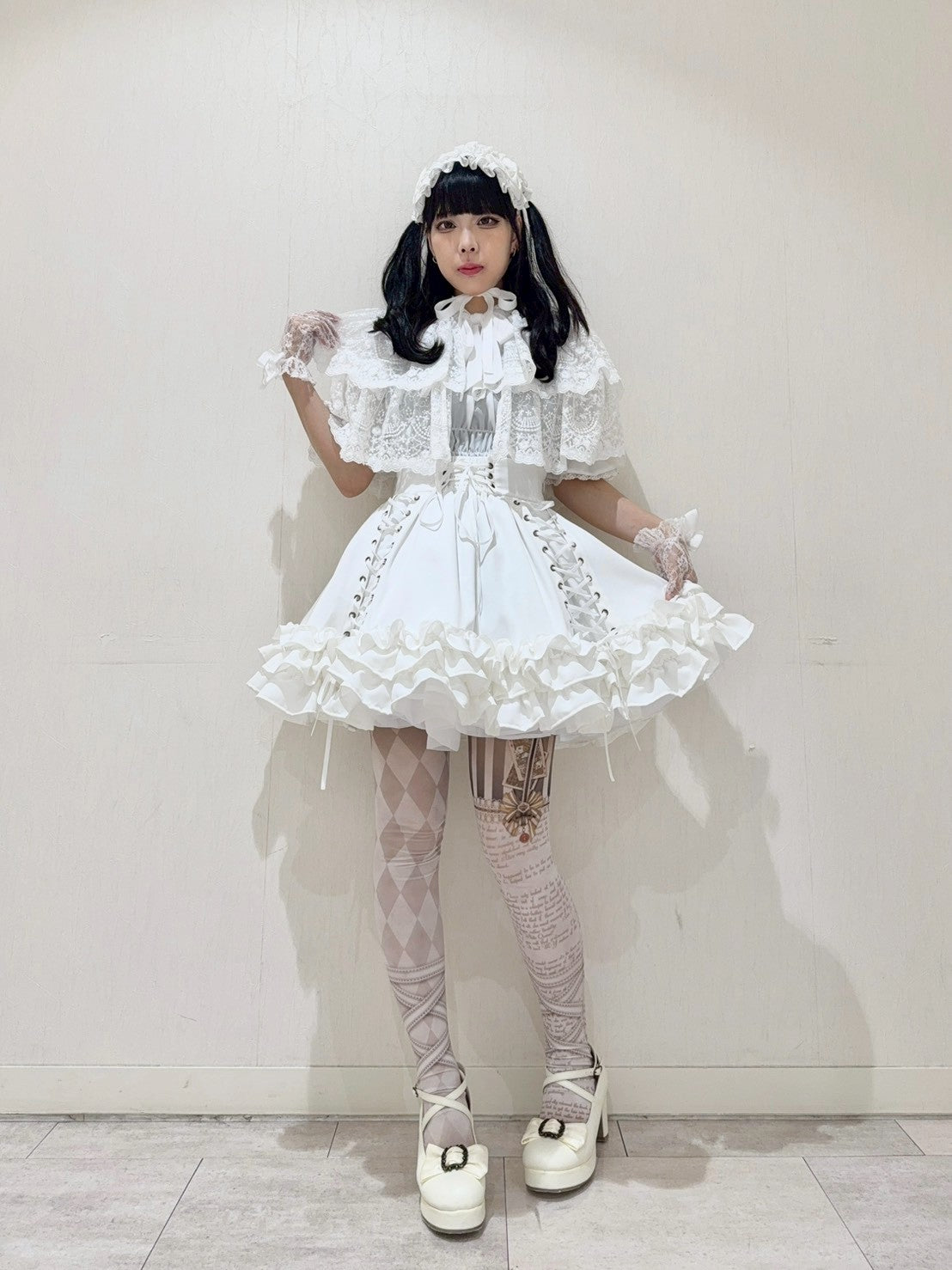 【ATELIER PIERROT】　Chantilly Lace Capelet 　ホワイト/ブラック