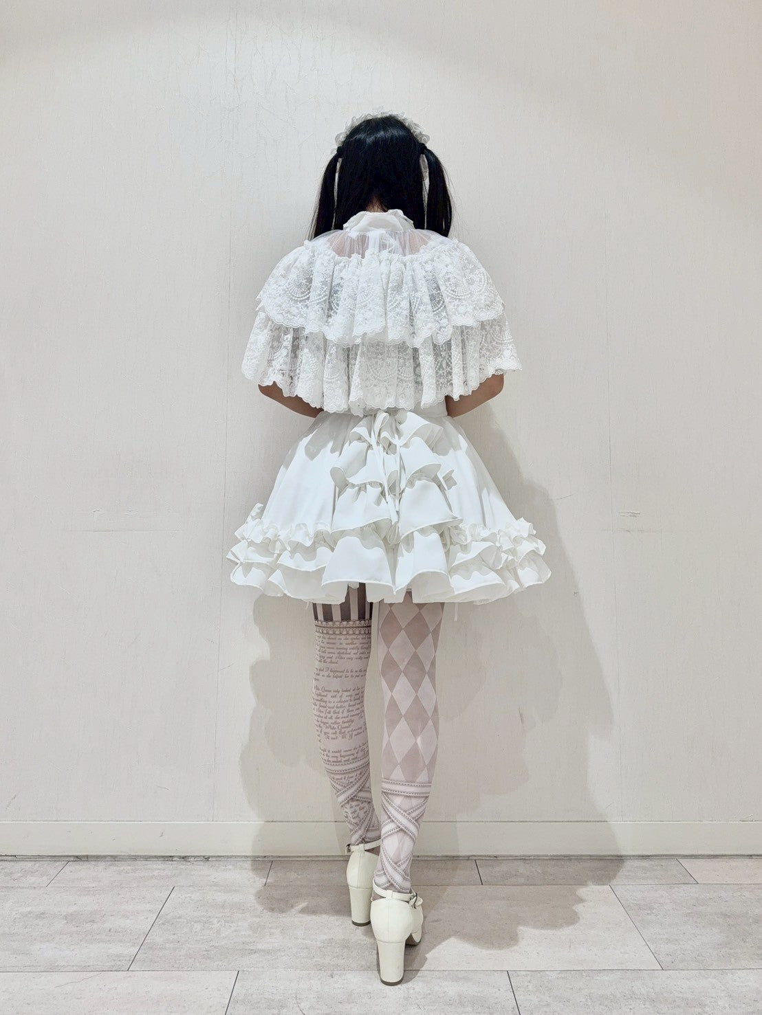 【ATELIER PIERROT】　Chantilly Lace Capelet 　ホワイト/ブラック