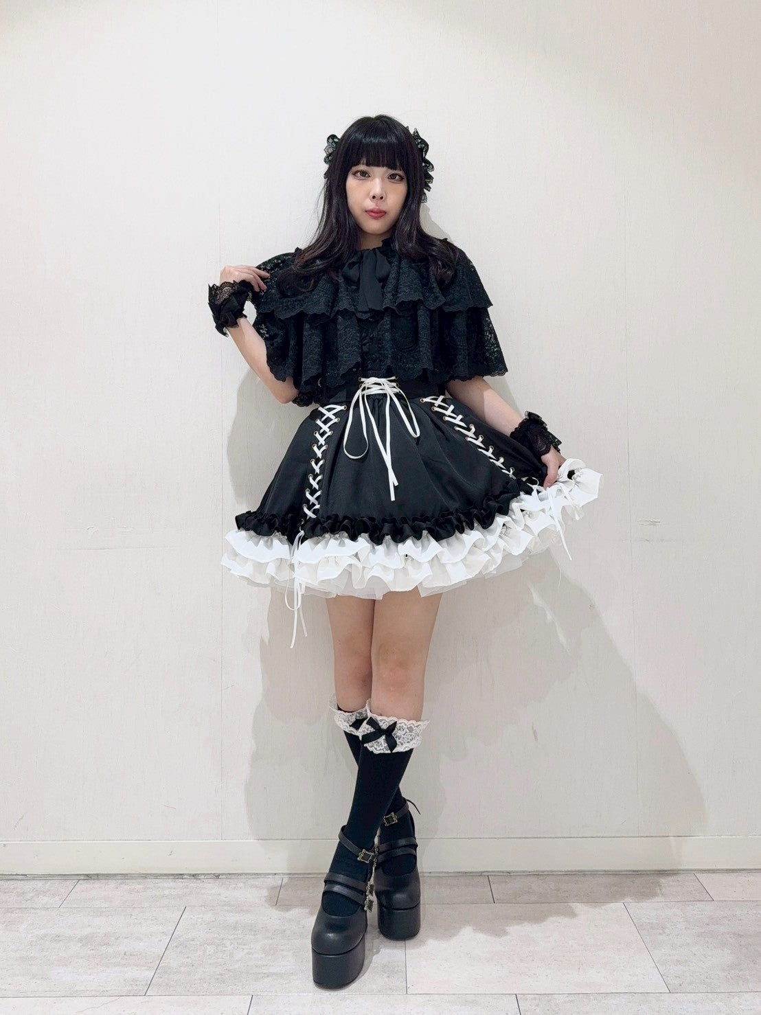 【ATELIER PIERROT】　Chantilly Lace Capelet 　ホワイト/ブラック