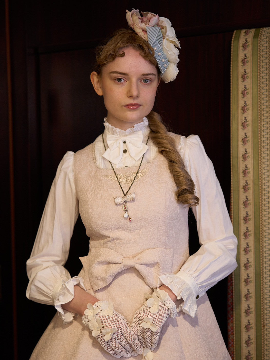 【Victorian maiden】ヴィクトリアンメイデン　　マトラッセローズツインリボンスリーブレスドレス　カメオローズ/ローズレッド/ダークネイビー