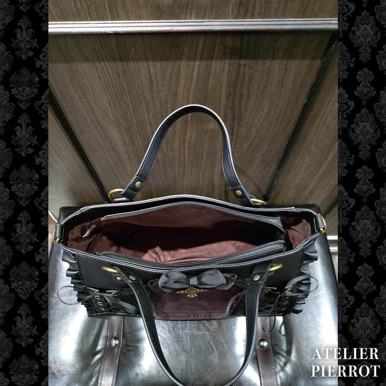 【ATELIER PIERROT】　★ご予約受付中★ “Secret Reliquary” Lace-Up Bag 　ホワイト/ブラック×ボルドー/ブラック