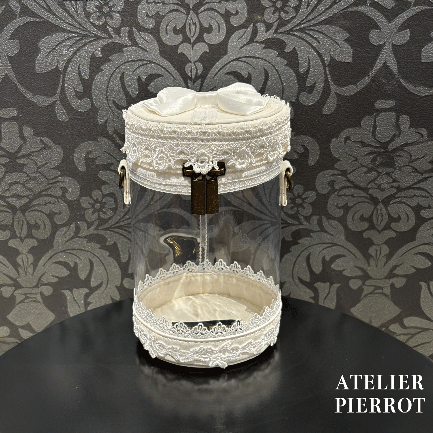 【ATELIER PIERROT】　 “Throne” Doll Pouch　ホワイト/ボルドー/ブラック　★11月中旬〜下旬発売★