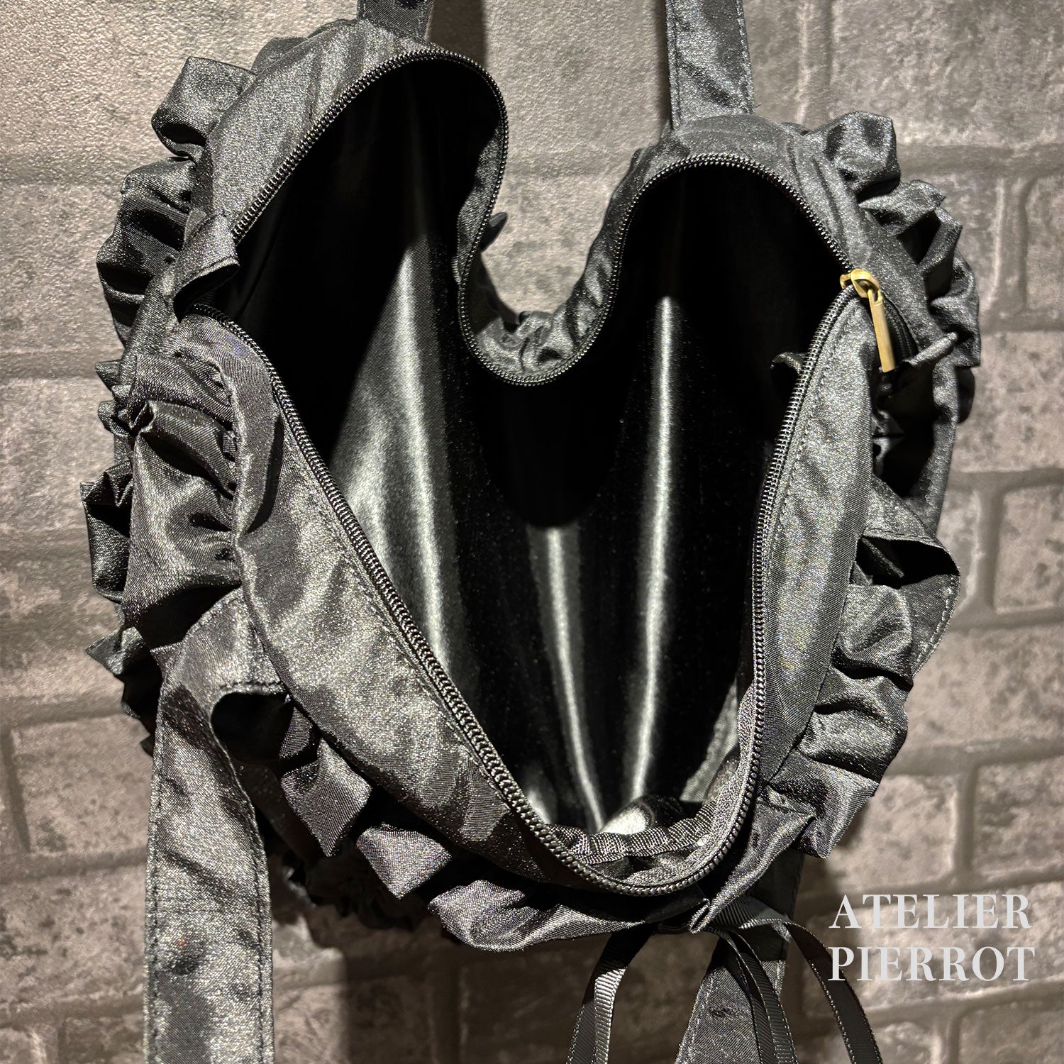 　【ATELIER PIERROT】　Lace up Ribbon Heart Bag　ボルドー/ブラック×ホワイト/ブラック