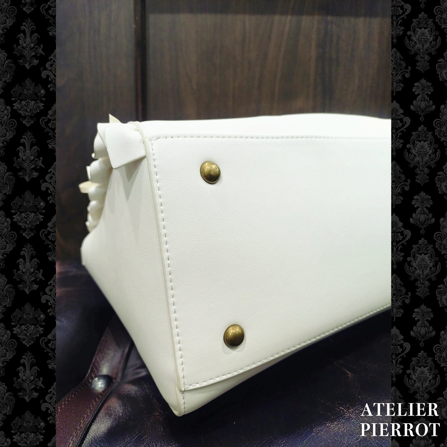【ATELIER PIERROT】　★ご予約受付中★ “Secret Reliquary” Lace-Up Bag 　ホワイト/ブラック×ボルドー/ブラック