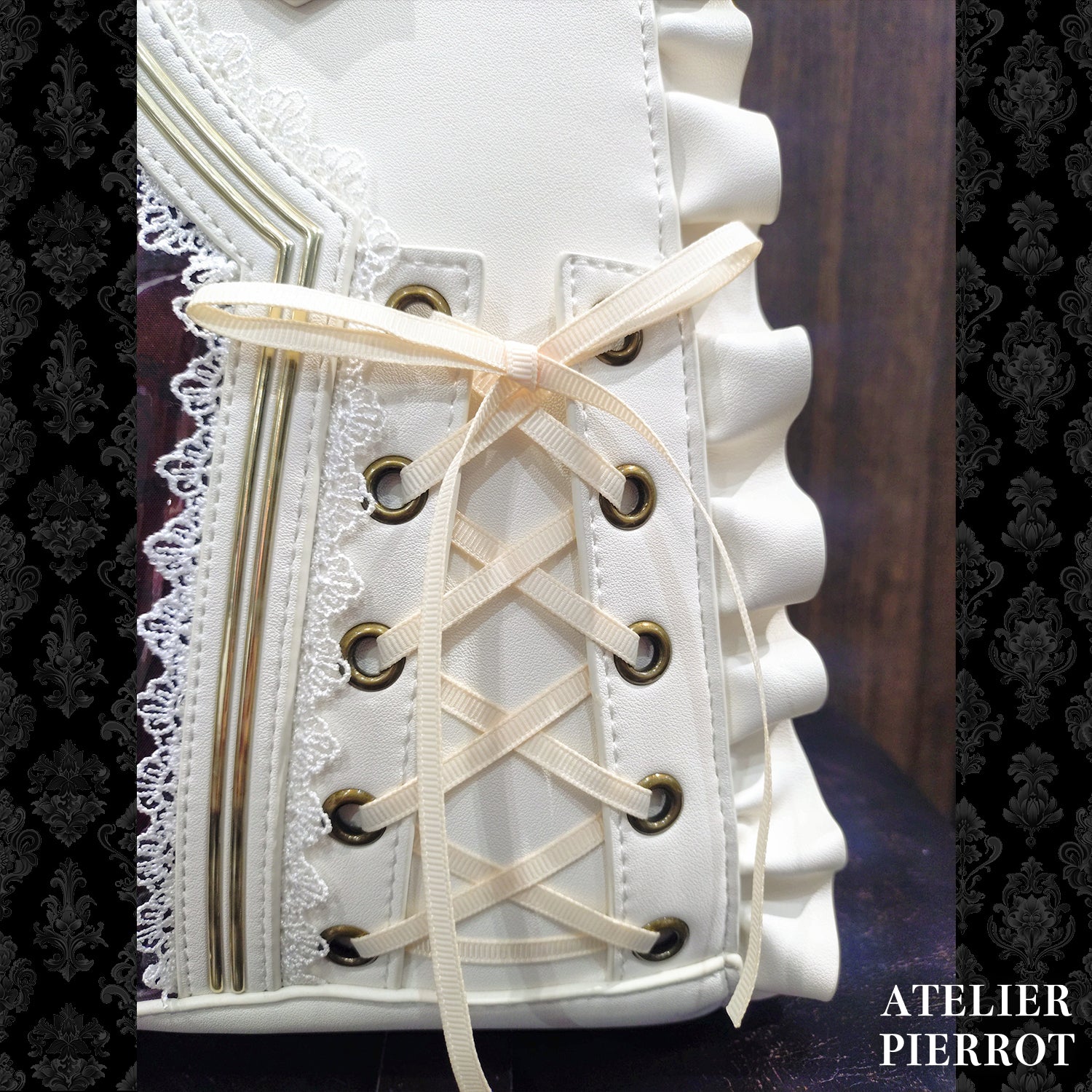 【ATELIER PIERROT】　★ご予約受付中★ “Secret Reliquary” Lace-Up Bag 　ホワイト/ブラック×ボルドー/ブラック