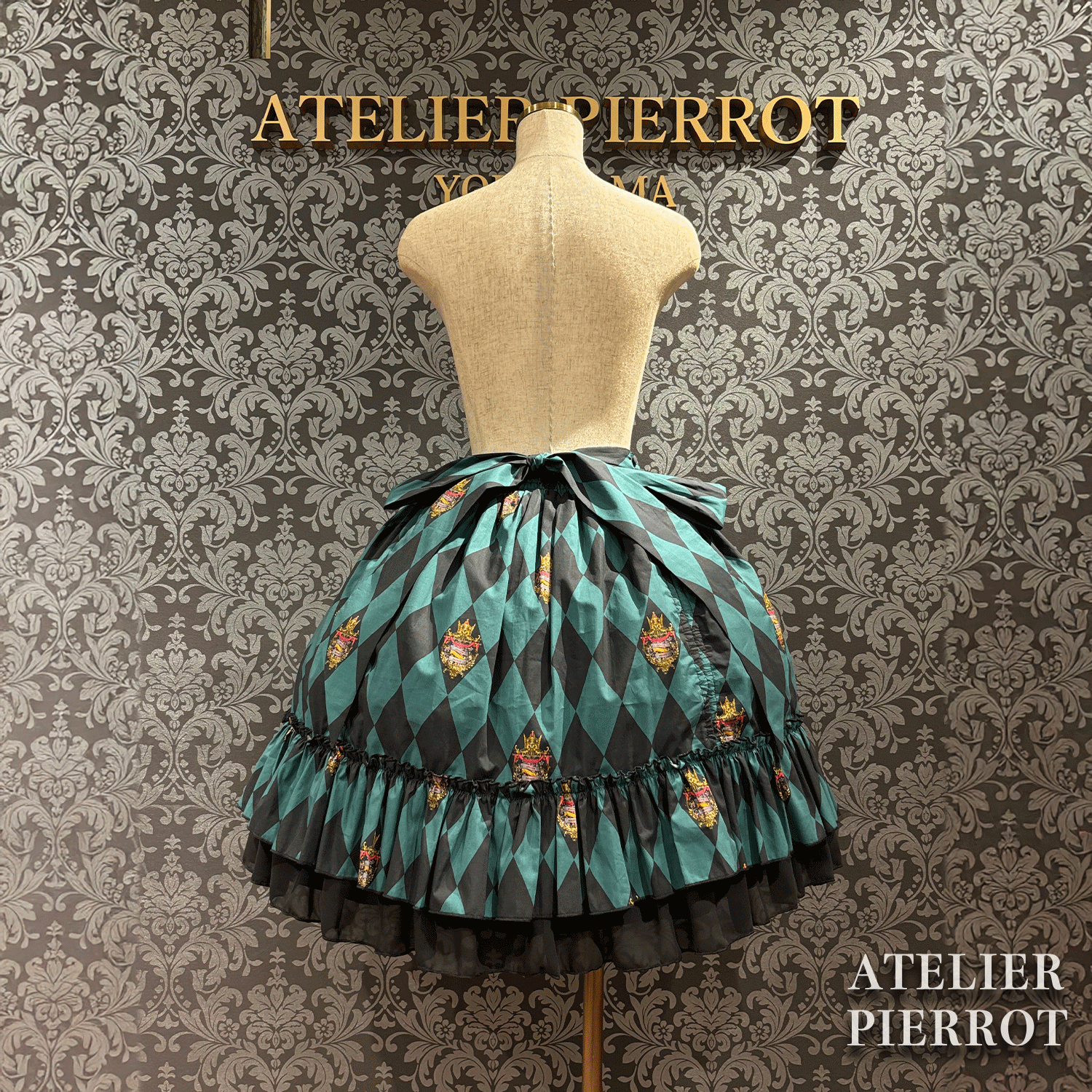 【ATELIER PIERROT】　"Diamond Circus"Skirt    白×白/ワイン/パープル/グリーン/黒×白