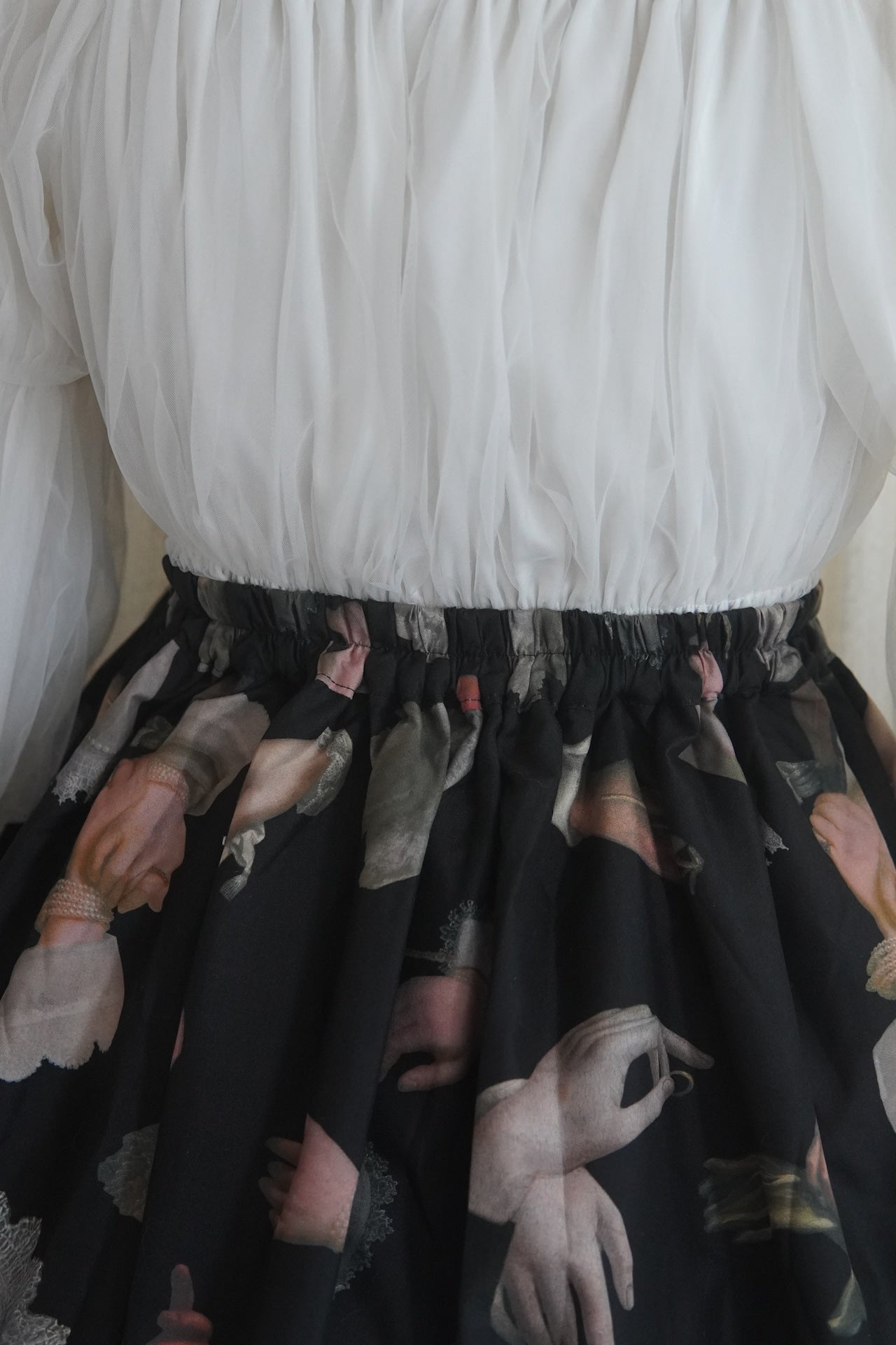 【microcosm】마이크로 코즘 「손의 초상화」롱 스커트