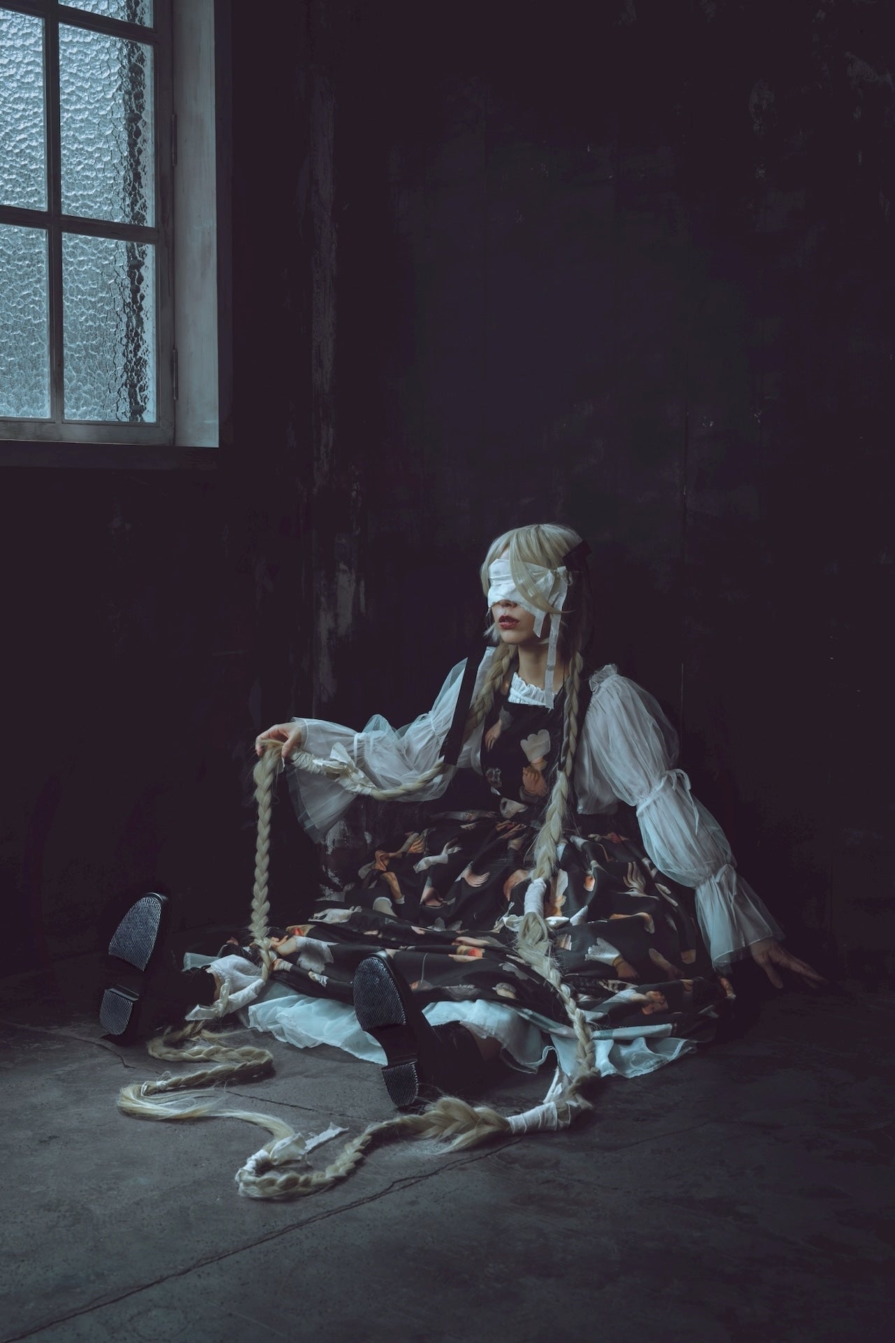 [microcosm] Microcosm « Portrait de main » jupe tablier 2 voies