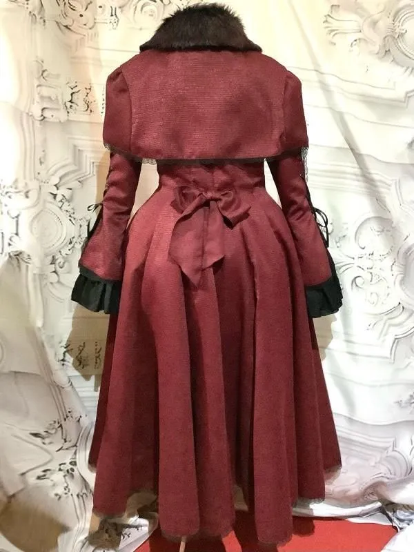 [MARBLE] 장식 천이 있는 마블 퍼 칼라 케이프 + 소매 헴록이 있는 롱 플레어 코트: 레드Bordeaux★판매 대상이 아닙니다.★