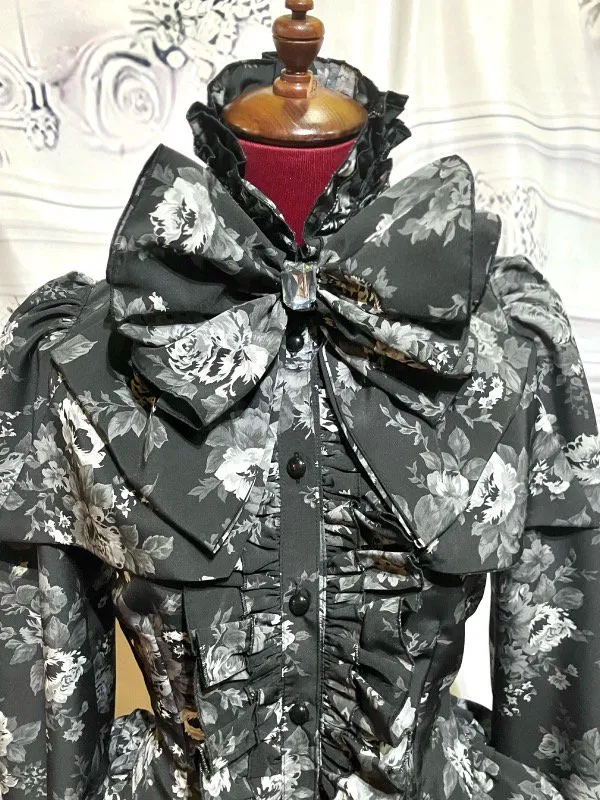 【MARBLE】マーブル　ビジュー付きリボンタイフリルブラウス黒地グレーバラ