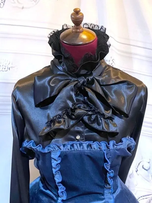 【MARBLE】マーブル　ブラウス付き風ワンピース+ボリュームリボンフリルスカート+リボンコサージュ：黒×青ベロア