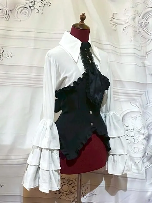 【ATELIER PIERROT】　レースネクタイ付コルセット風姫袖ブラウス：白×黒
