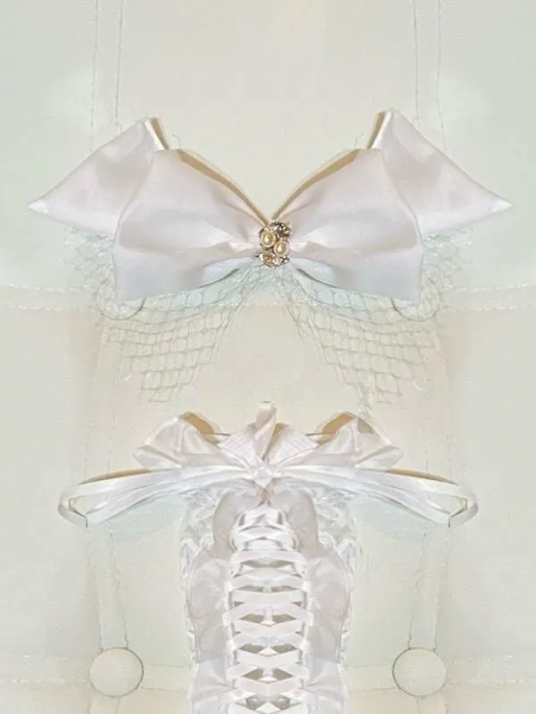 [大理石]胸花上的经典花边手套：白色蕾丝