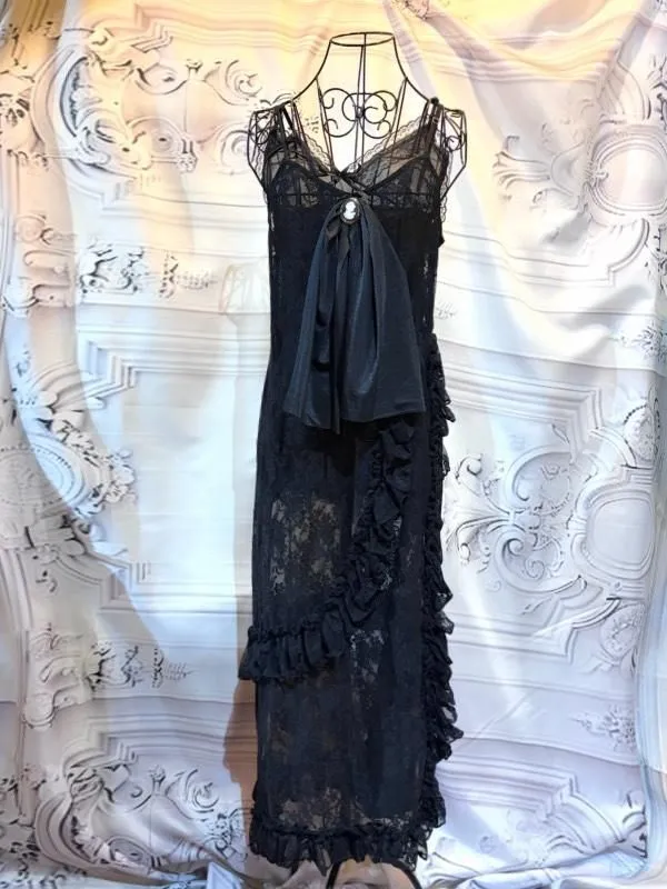 [MARBLE] Marmoriertes inneres Cami-Kleid mit Spitzenrüschen, langes Kleid: schwarze Spitze