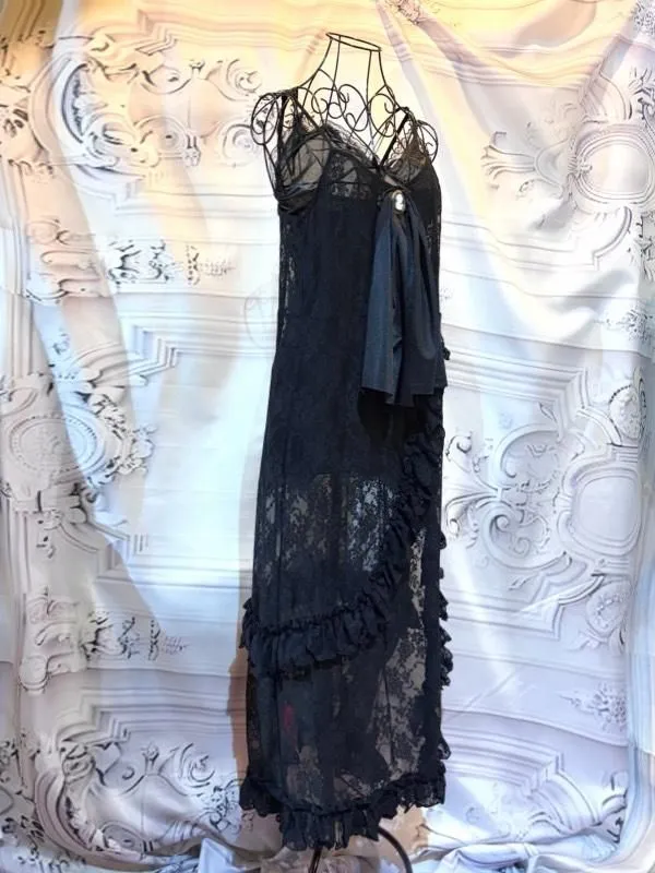 [MARBLE] Marmoriertes inneres Cami-Kleid mit Spitzenrüschen, langes Kleid: schwarze Spitze