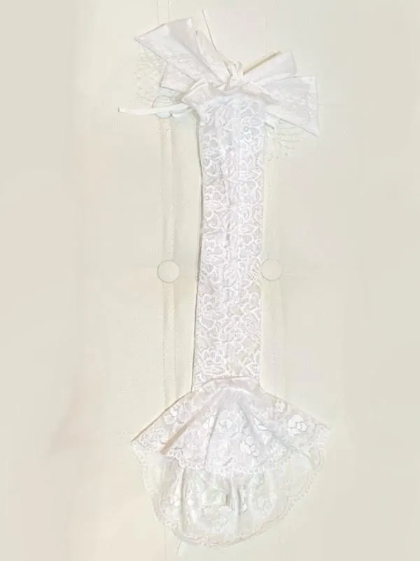 [大理石]胸花上的经典花边手套：白色蕾丝