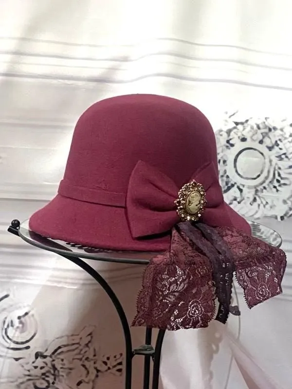 【MARBLE】マーブル　アンティークカメオ付き帽子:赤×アンティークゴールドカメオ