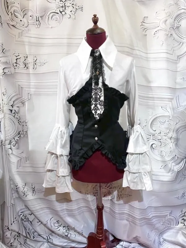 【ATELIER PIERROT】　レースネクタイ付コルセット風姫袖ブラウス：白×黒×白ゴシック柄