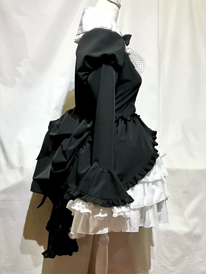 [MARBLE] 마블 클래식 버슬 리본 드레스 + 카메오 타이 + 레이어드 V라인 페미닌 스커트 : 블랙 x 화이트 자수 패턴 러플