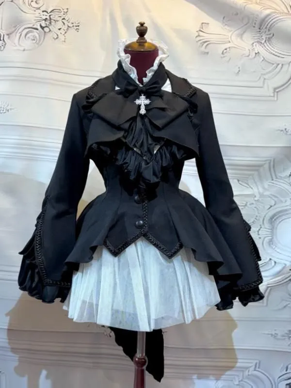[Marble] Volume avec un chemisier avec un chemisier motif de broderie à bande noire × croix en argent noir