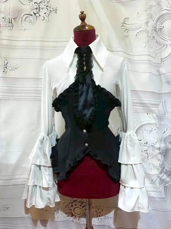 【ATELIER PIERROT】　レースネクタイ付コルセット風姫袖ブラウス：白×黒