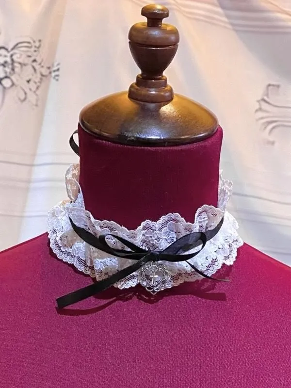 [Marmor] Marmor Cross Lace Choker: schwarz weiße Spitze x Silberkreuz