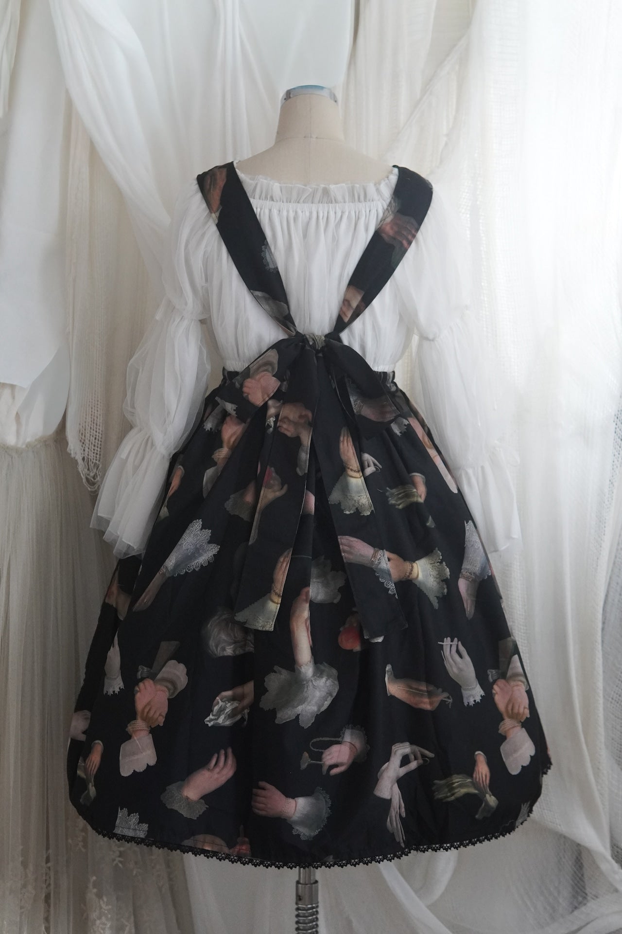 [microcosm] Microcosm « Portrait de main » jupe tablier 2 voies