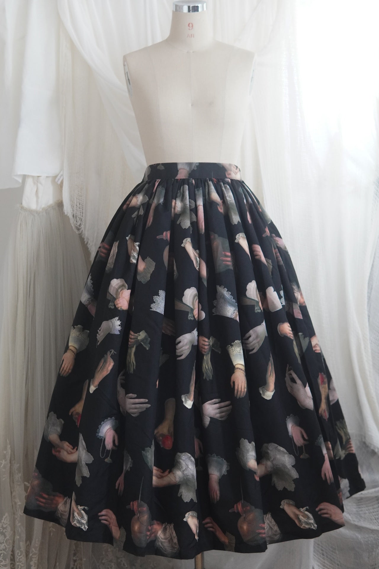 【microcosm】マイクロコズム　「手の肖像」ロングスカート
