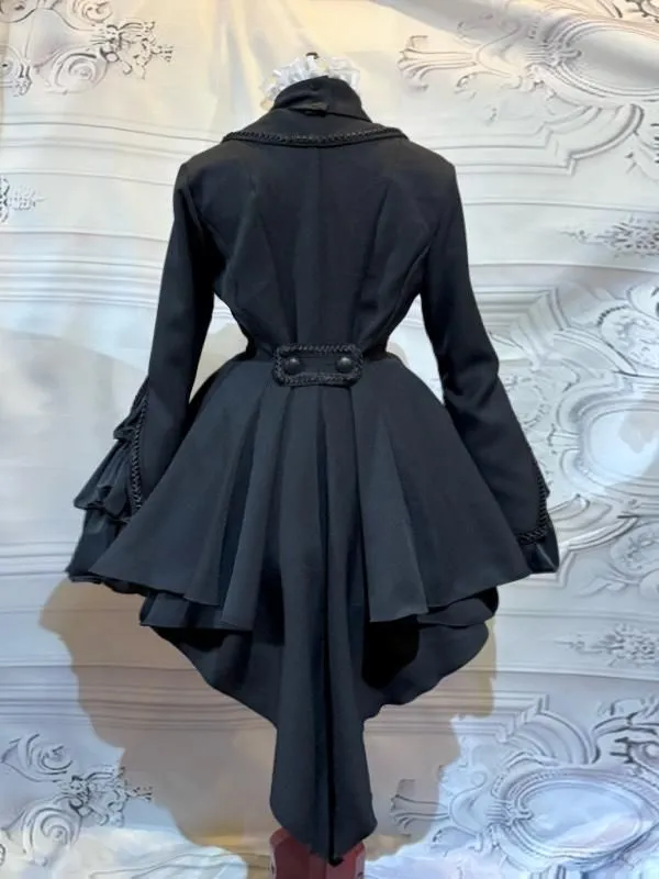 [Marble] Volume avec un chemisier avec un chemisier motif de broderie à bande noire × croix en argent noir