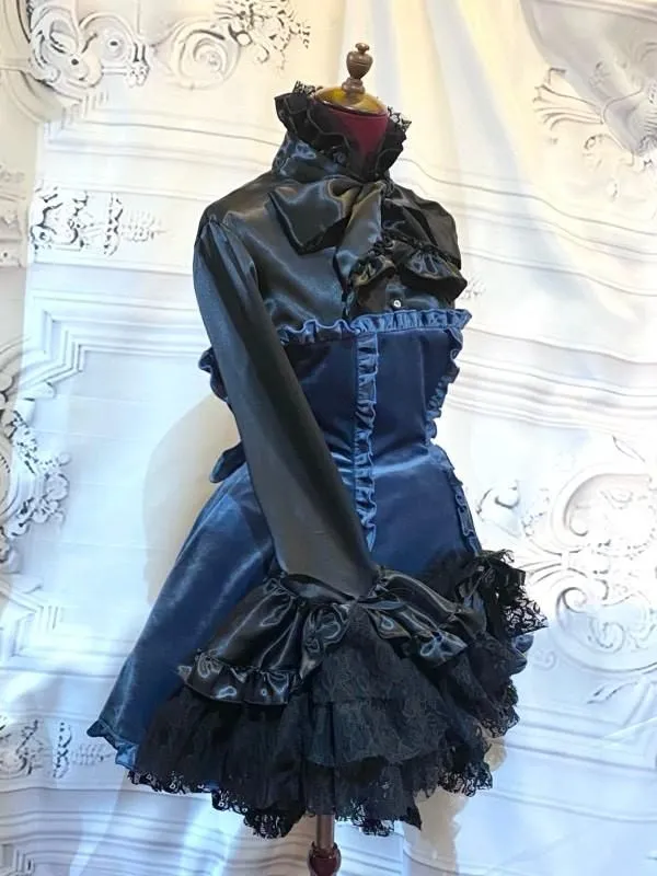 【MARBLE】マーブル　ブラウス付き風ワンピース+ボリュームリボンフリルスカート+リボンコサージュ：黒×青ベロア