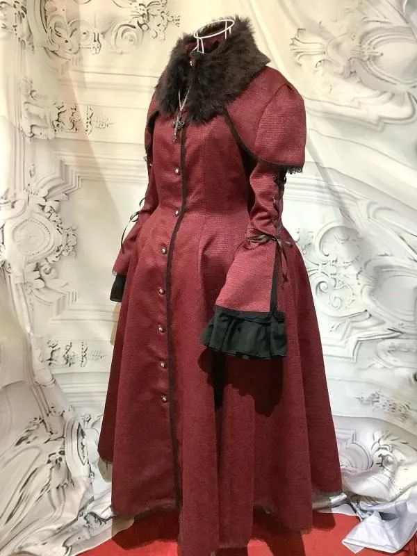 [MARBLE] 장식 천이 있는 마블 퍼 칼라 케이프 + 소매 헴록이 있는 롱 플레어 코트: 레드Bordeaux★판매 대상이 아닙니다.★