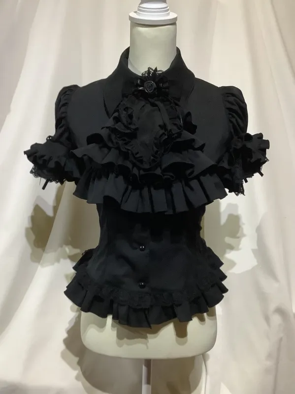 【MARBLE】マーブル　ネクタイ型フリルタイ付きパフスリーブブラウス+前ギャザースカラップスカート：黒×黒タイ×黒レース