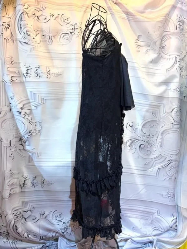 [MARBLE] Marmoriertes inneres Cami-Kleid mit Spitzenrüschen, langes Kleid: schwarze Spitze