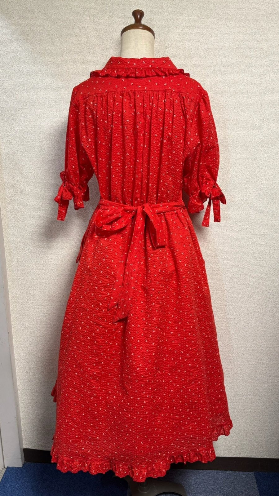 [Gota física] Vestido de niña retro con caída física [Patrón retro rojo]