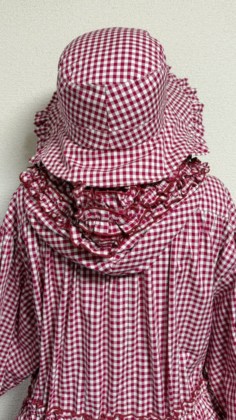 [Gota física] Sombrero con volantes de caída física [Guingán rojo cereza]