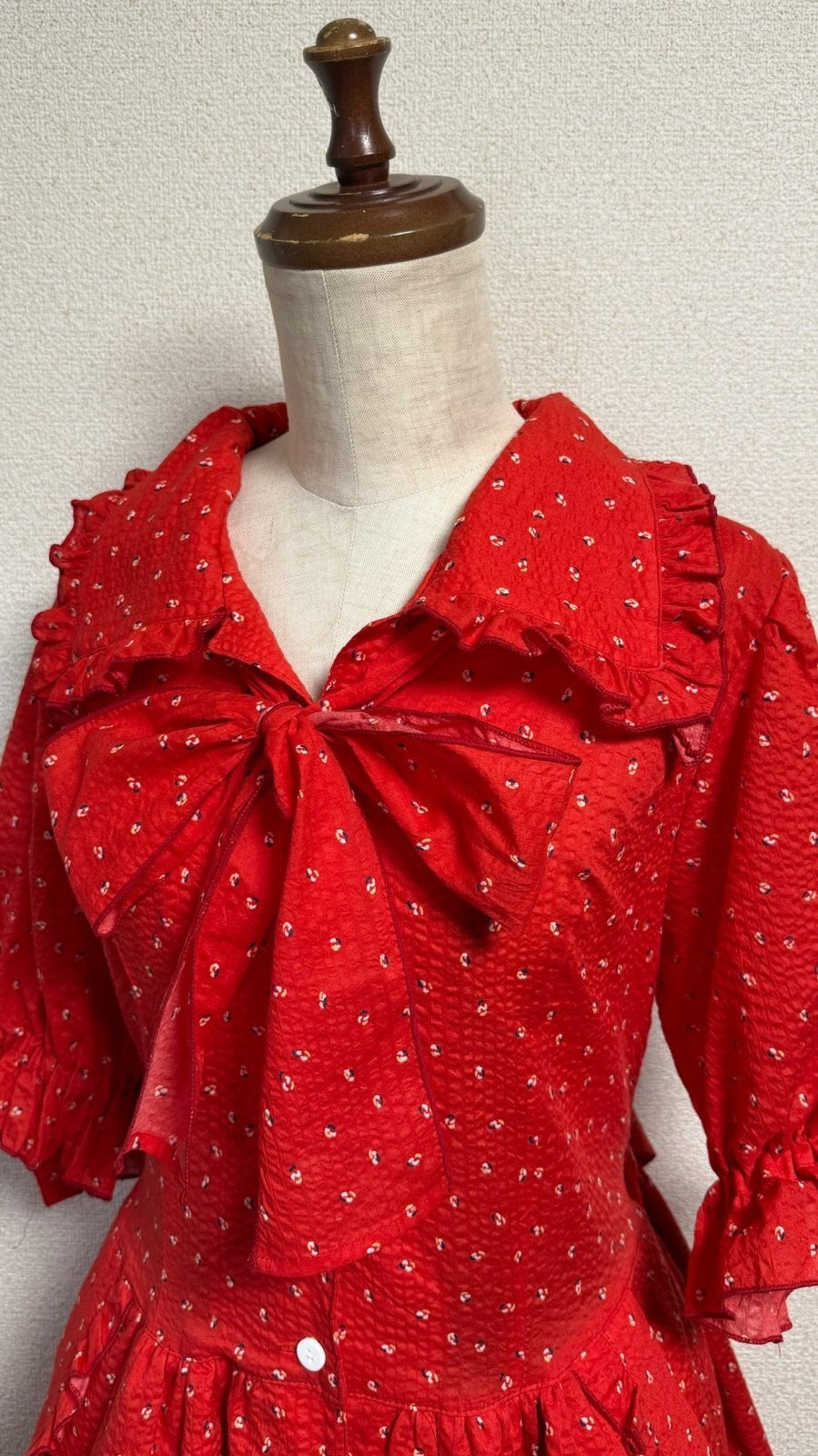 [Gota física] Vestido de niña retro con caída física [Patrón retro rojo]