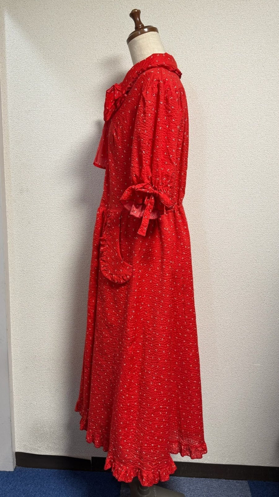 [Gota física] Vestido de niña retro con caída física [Patrón retro rojo]