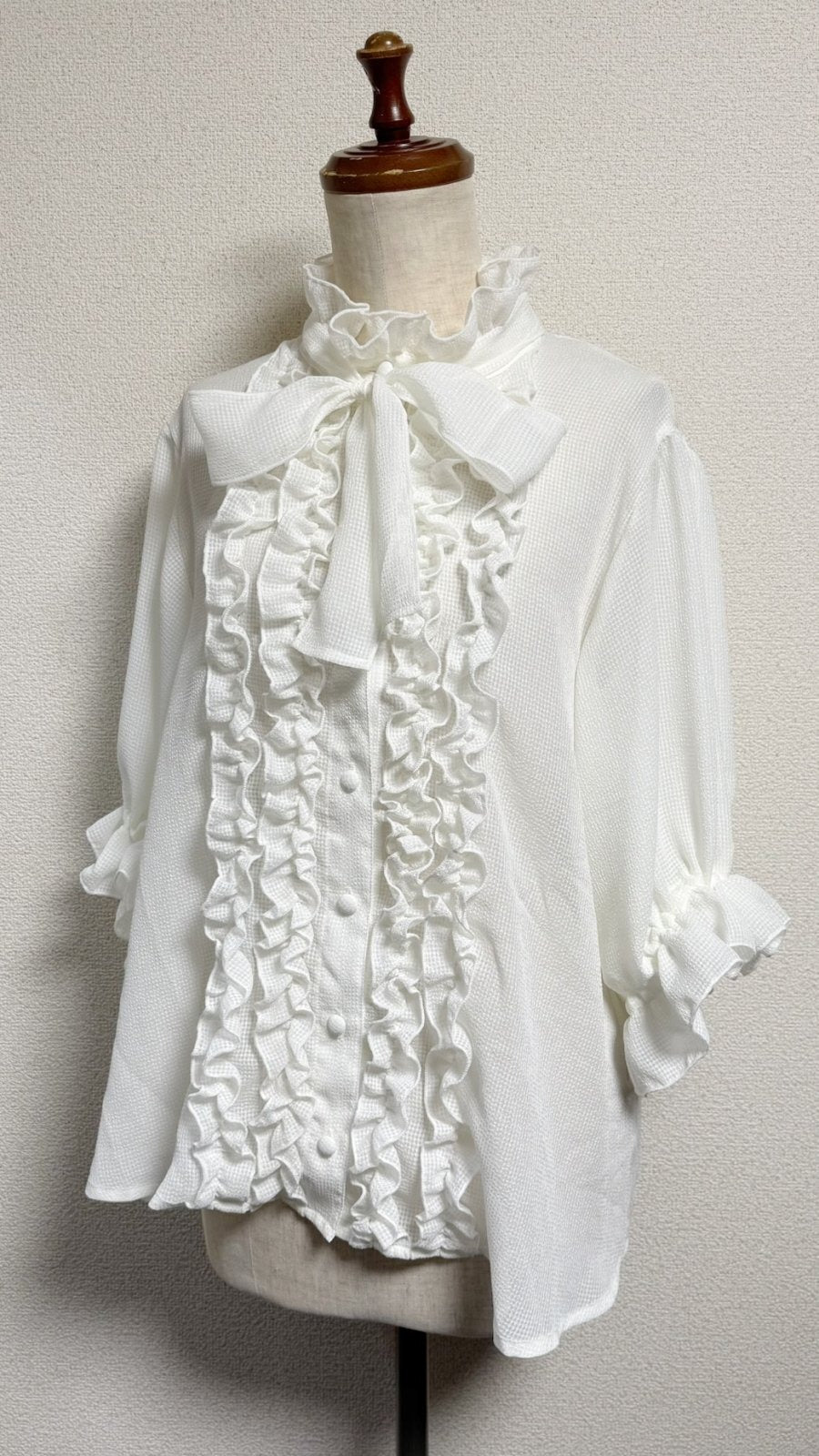 【Physical Drop】フィジカルドロップ　スタンドカラーフリルブラウス【白・半袖】