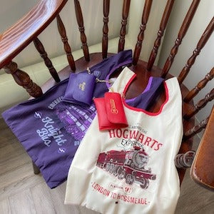 【Flapper】フラッパー　Harry Potter×Flapperマジカルモーターズポーチ付きエコバッグ　レッド(ホグワーツ特急)/パープル(夜の騎士バス)