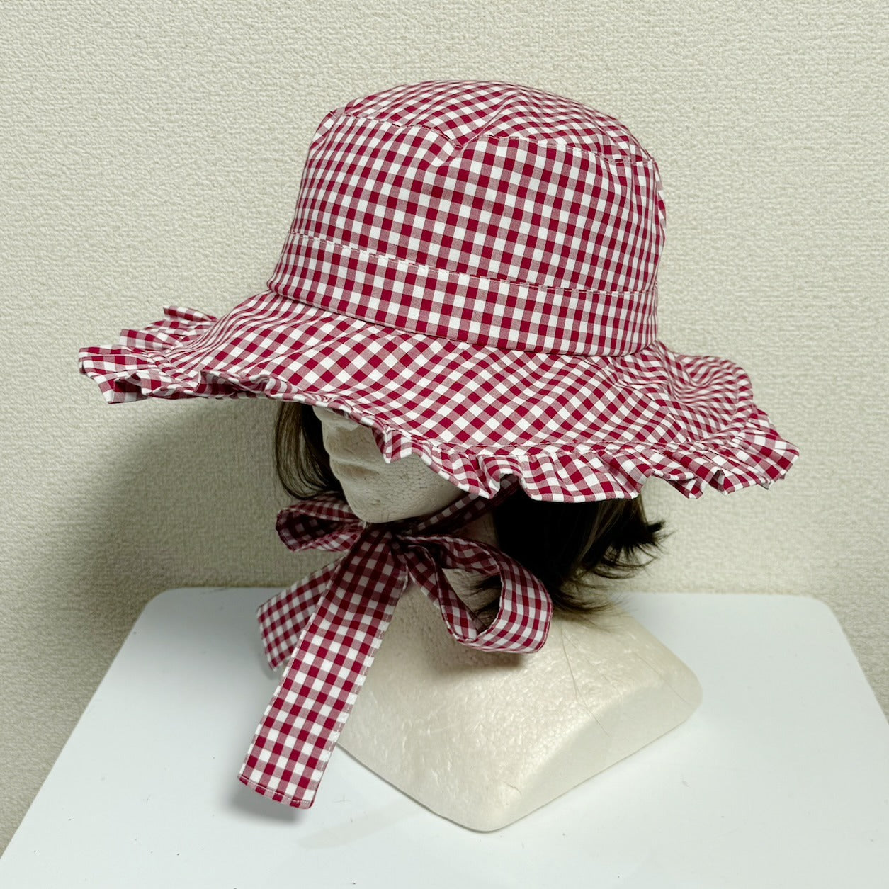 [Gota física] Sombrero con volantes de caída física [Guingán rojo cereza]