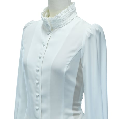 【Sheglit】シェグリット　●予約●スタンドカラーリボンジャボブラウス　ホワイト/ブラック　Mサイズ/Lサイズ