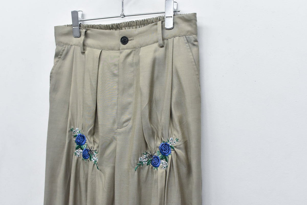【New Rose】　Embroidery Wrinklework Tuck Pants