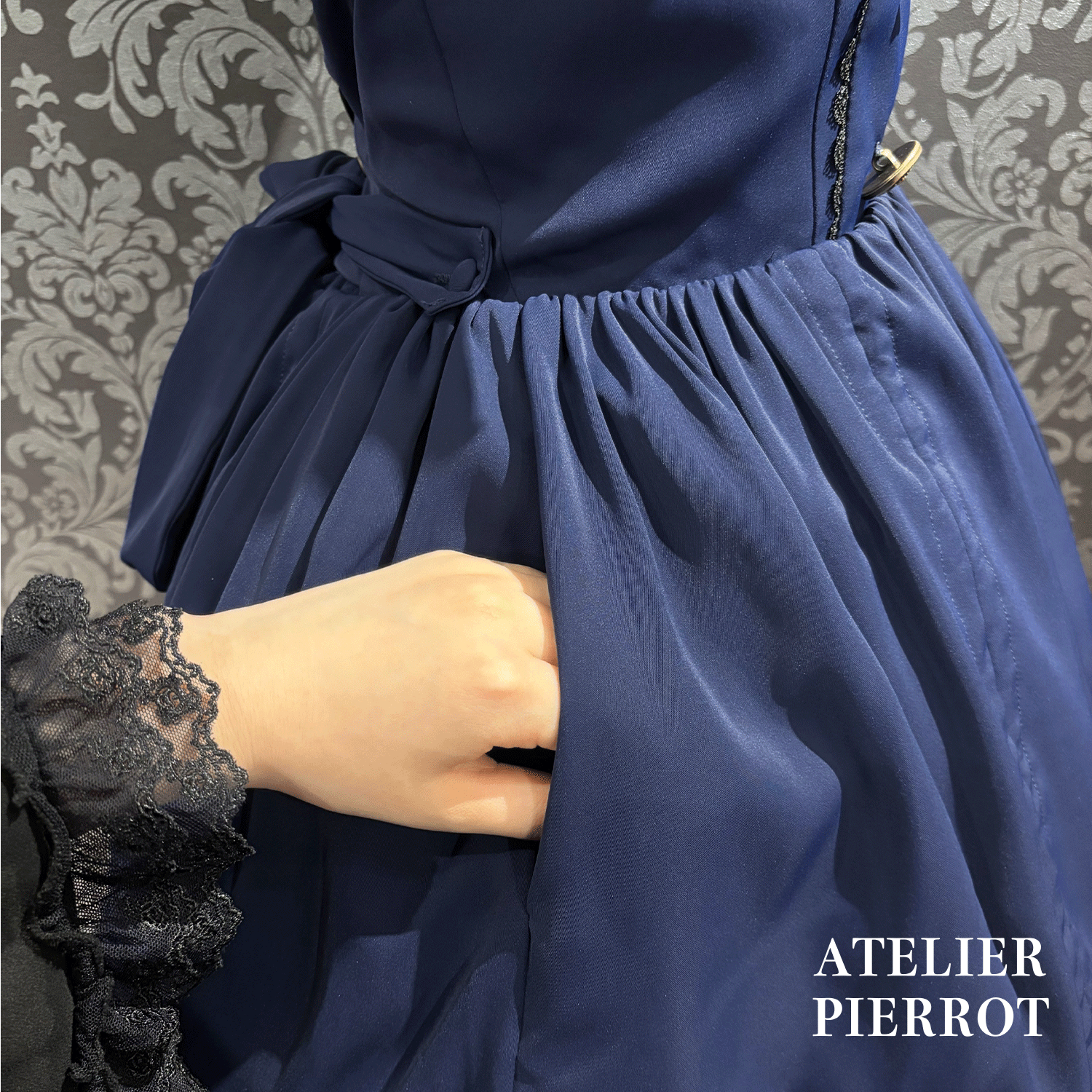 　【ATELIER PIERROTBatwing Waltz Dress白色×黑色/波尔多/海蓝色/黑色