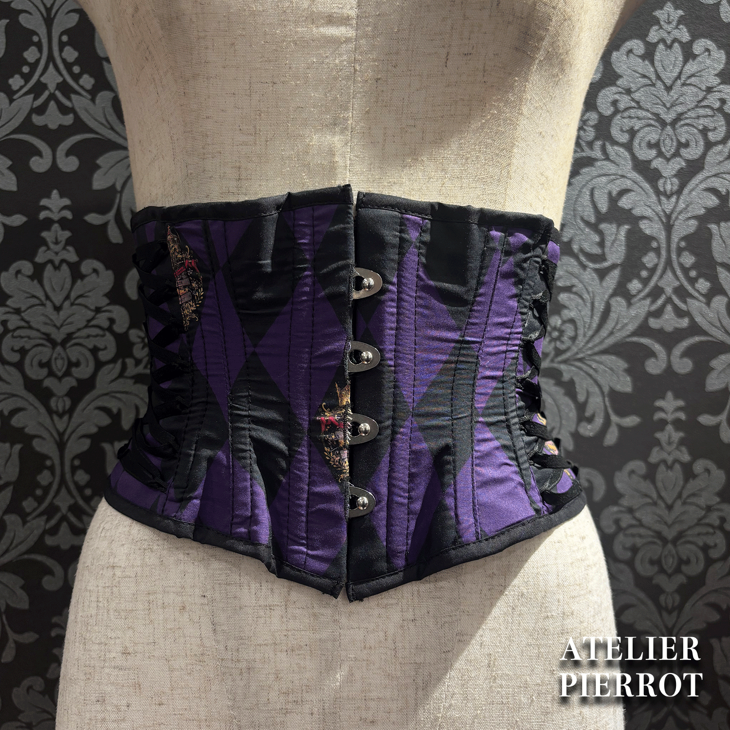 【ATELIER PIERROT】　"Diamond Circus" Corset　白×黒/ワイン/パープル/グリーン　★3月中旬発売★